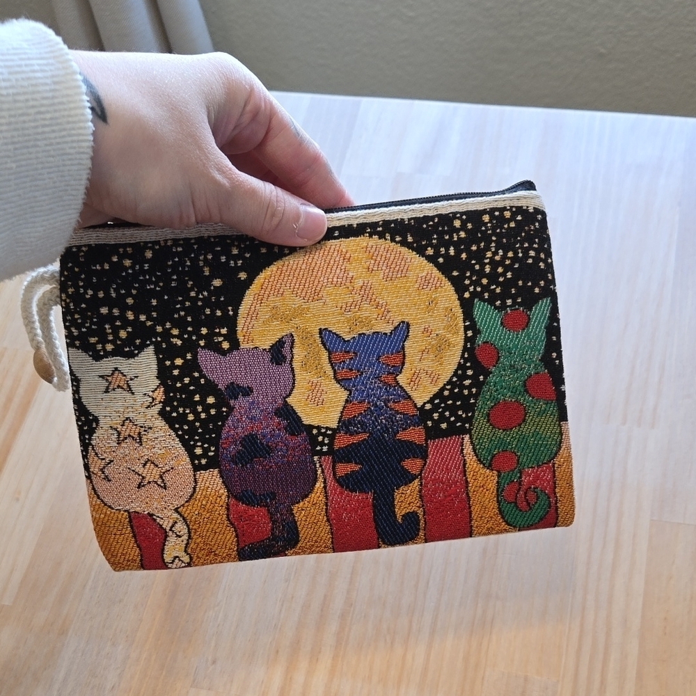Cat Pouch - Picture 2 of 2